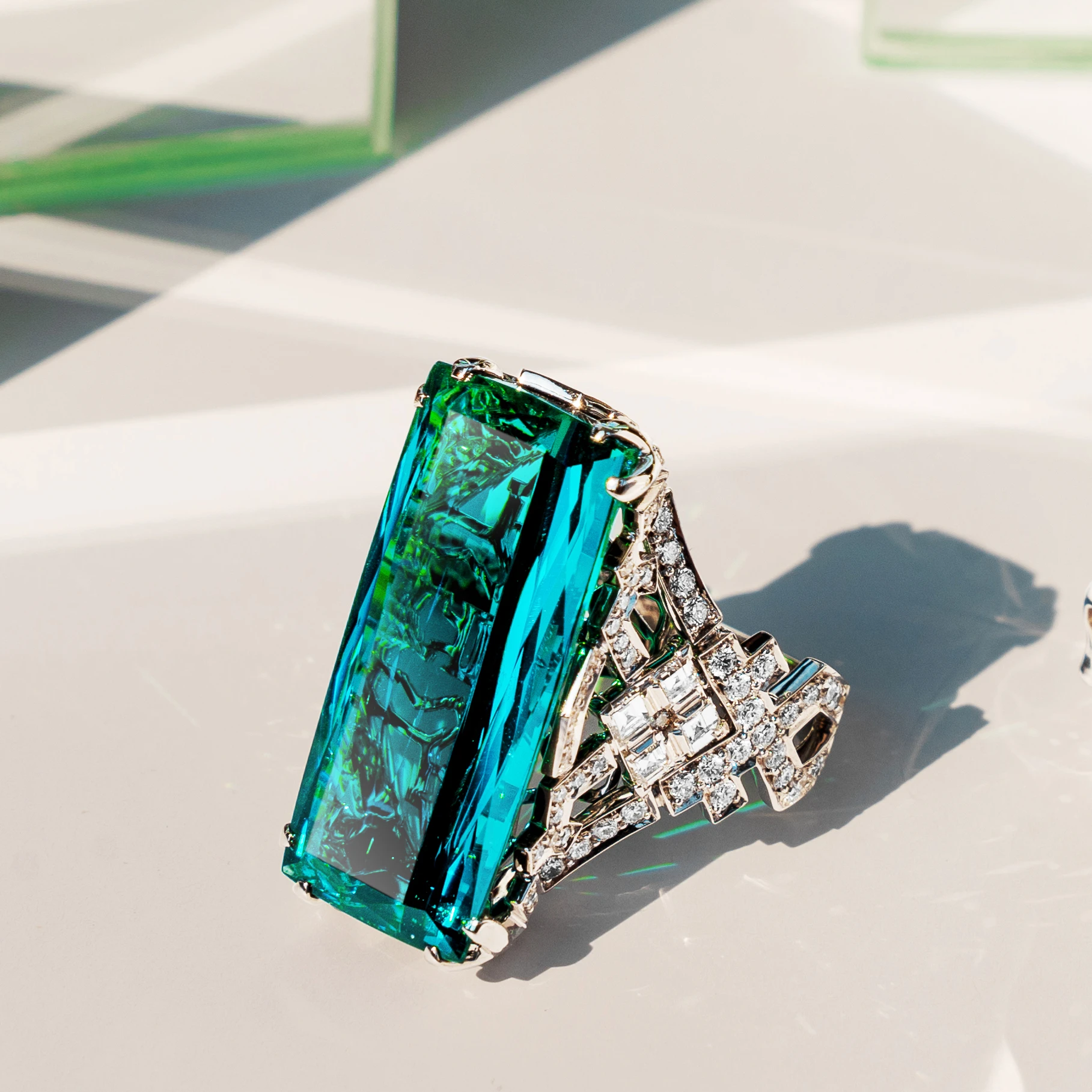 <p>На фото: Кольцо <a href="https://maxim-demidov.ru/products/kolco-elegant">«Элегант»</a></p>
